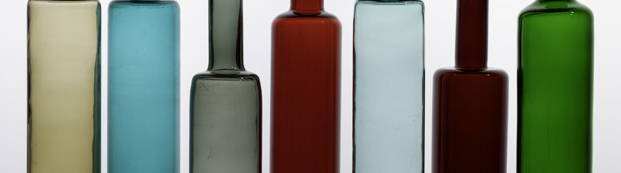 Van Kerkhoff Art - Nanny Still set of 7flasks Full (1van 7) Van Kerkhoff Art -Nanny Still set of 7flasks Full (1van 7)